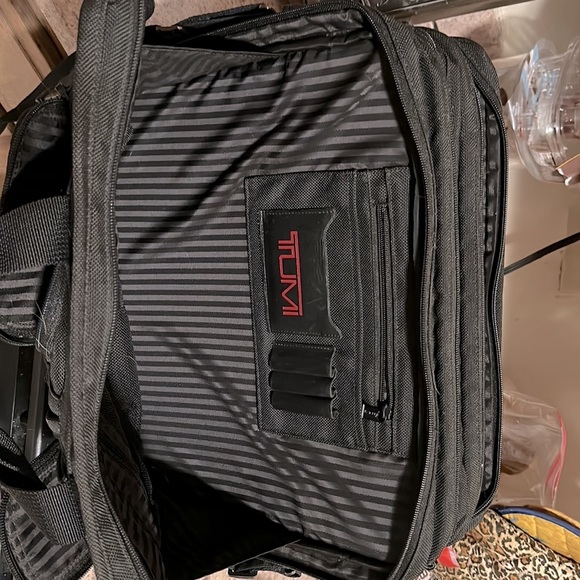 100% Authentic Tumi Alpha Briefcase - Picture 4 of 6